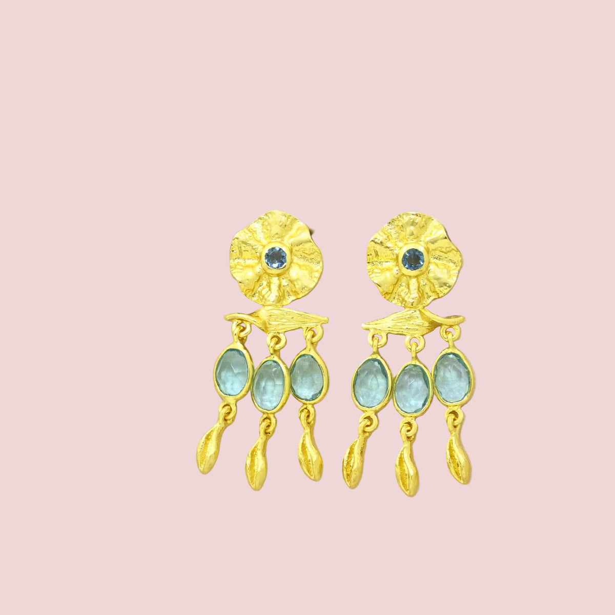 Boucle d'oreille Meadow plaquée or - topaze bleue & iolite - Jolly Jungle 