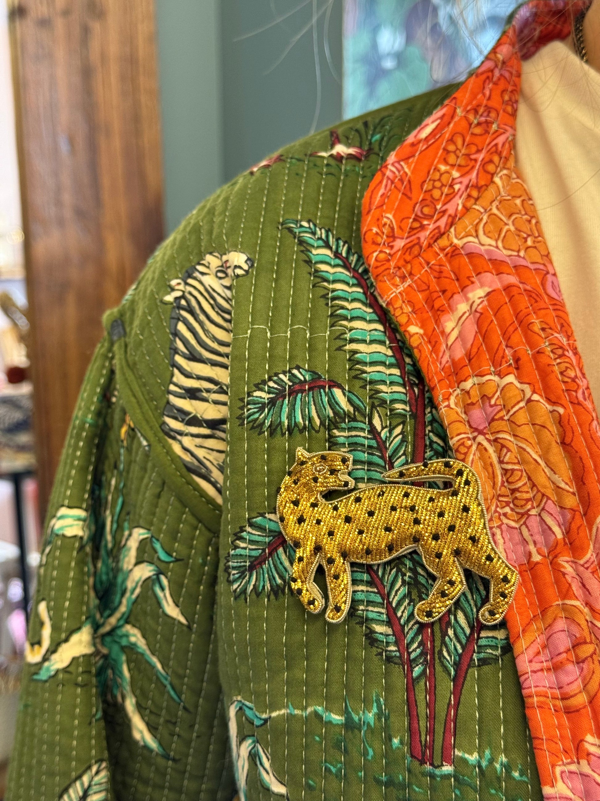 Broche brodée léopard