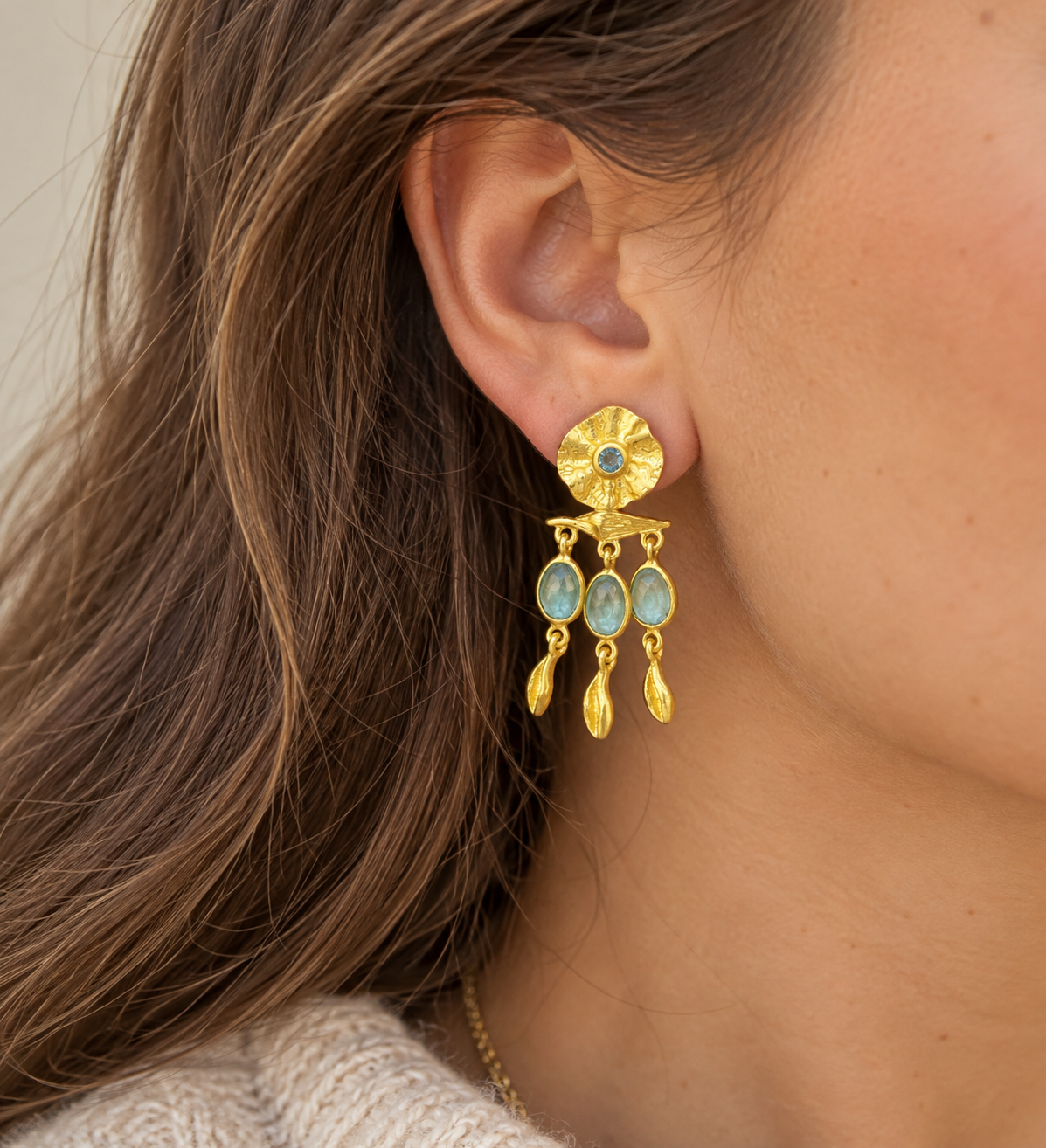 Boucles d'oreille Meadow plaquée or - topaze bleue & iolite - Jolly Jungle 
