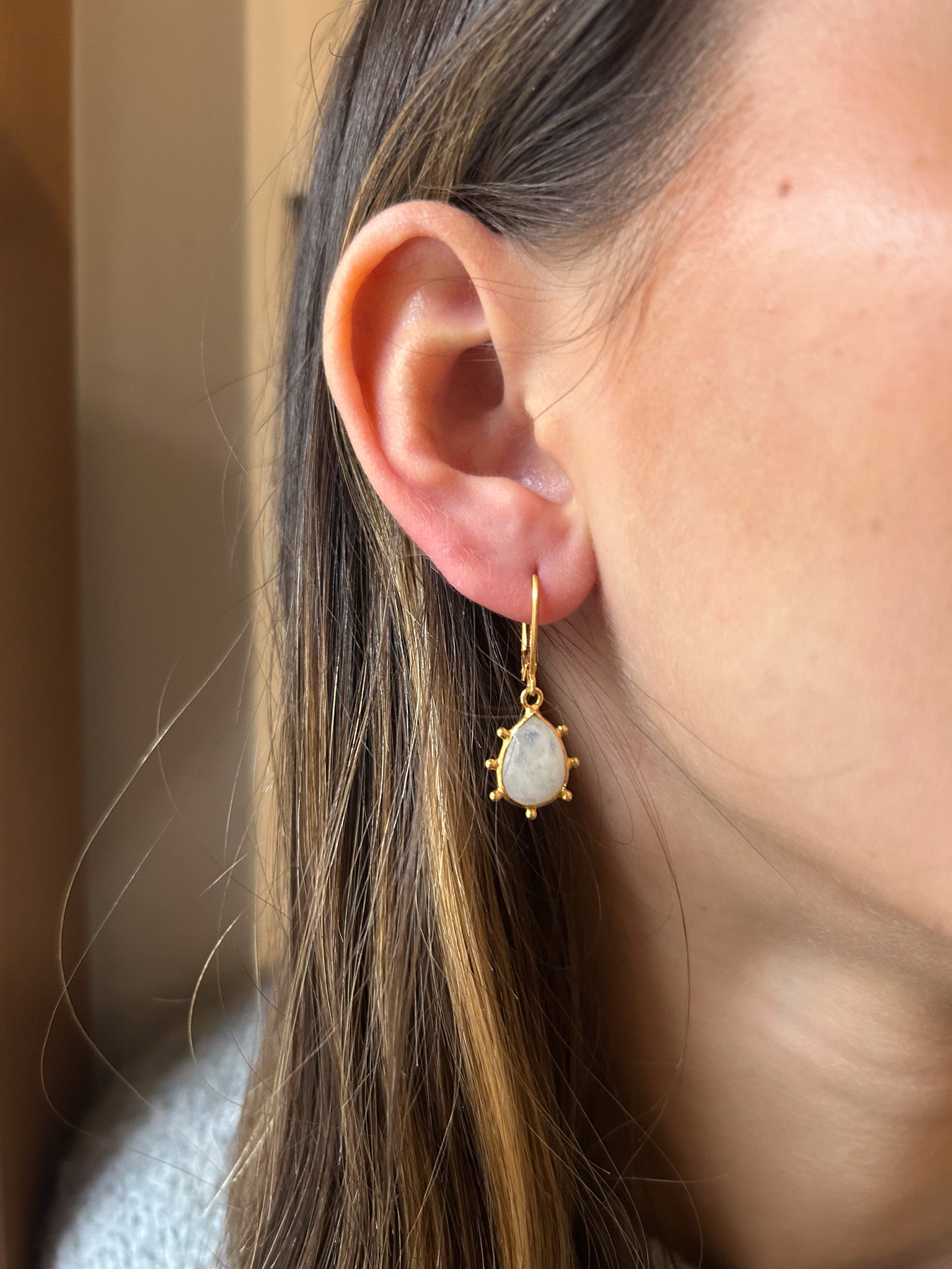 Boucles d'Oreilles Lombock Pierre de Lune Argent Plaqué Or