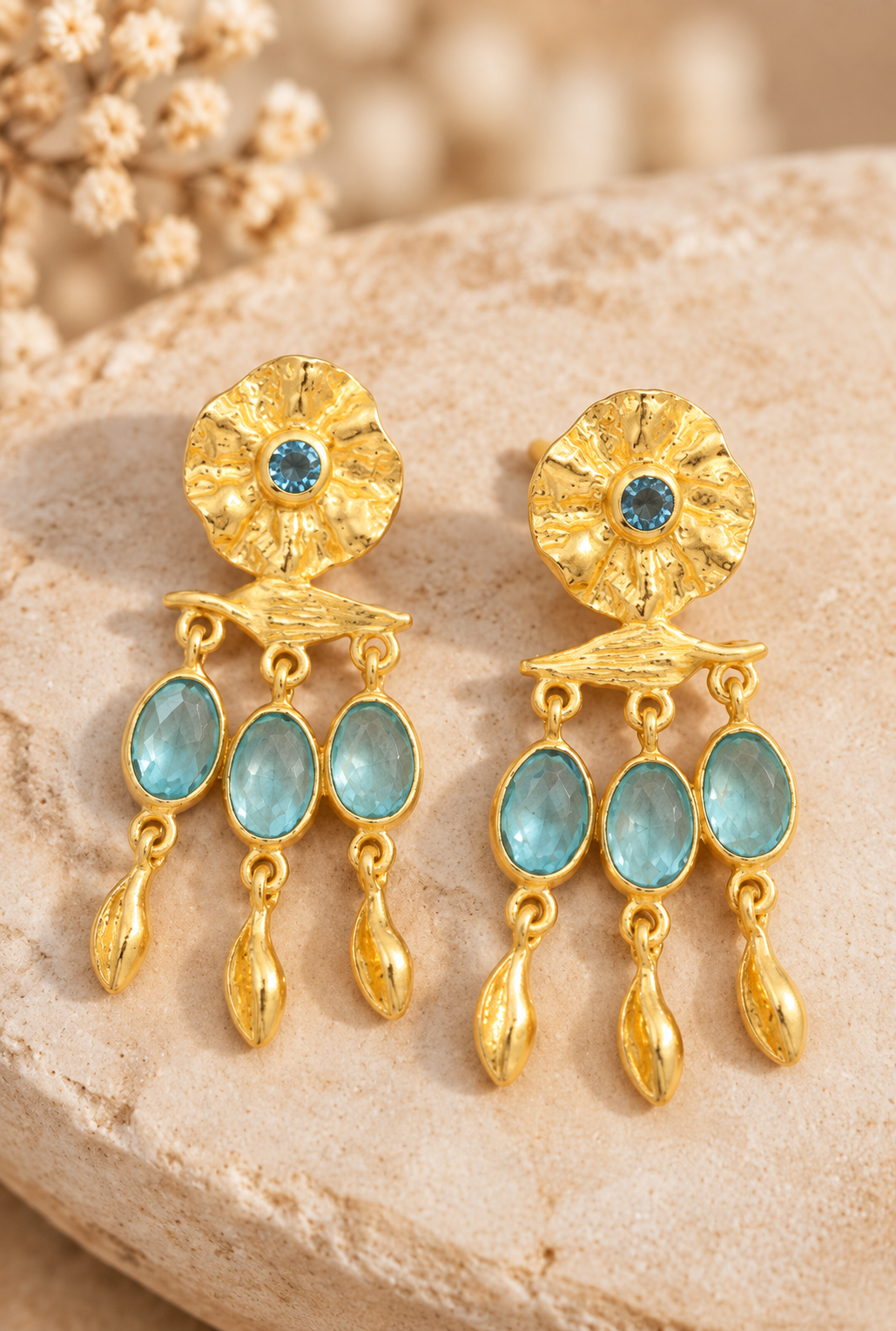 Boucles d'oreille Meadow plaquée or - topaze bleue & iolite - Jolly Jungle 