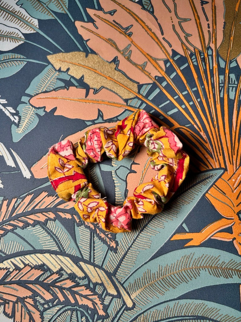 Chouchou jaune et rouge