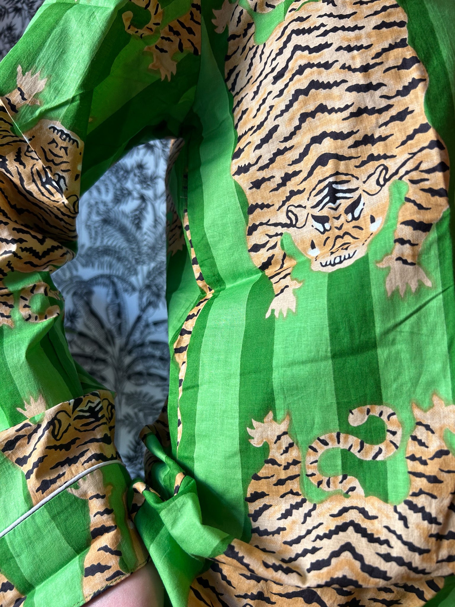 Closeup Pyjama blockprint tigre vert jolly jungle