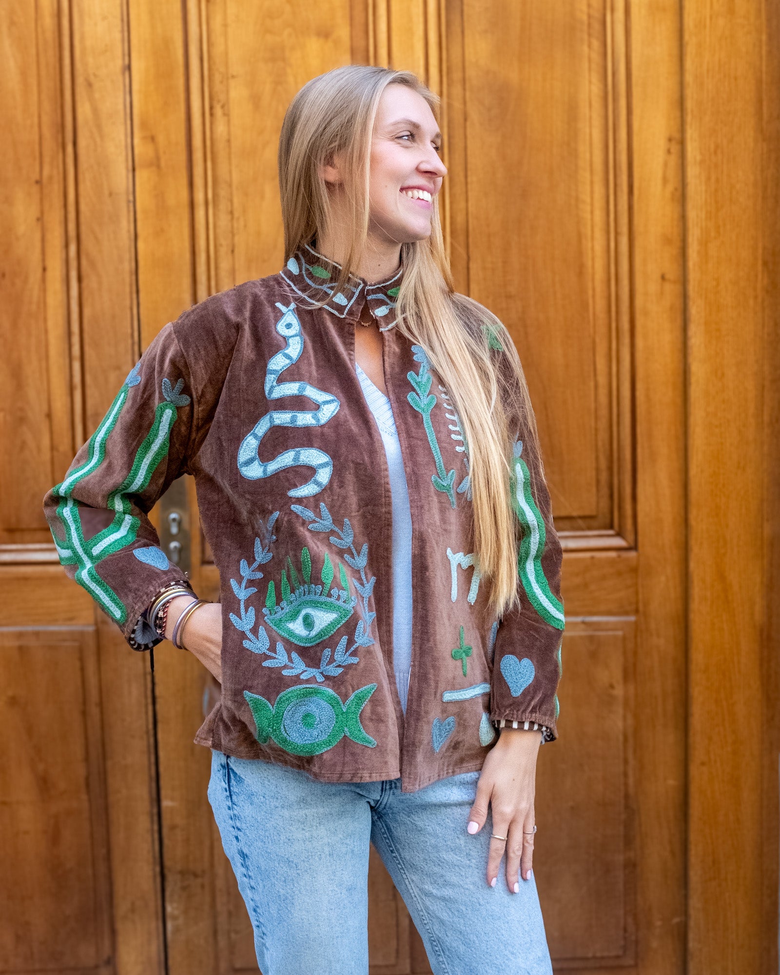 Veste brodée velours brune serpent