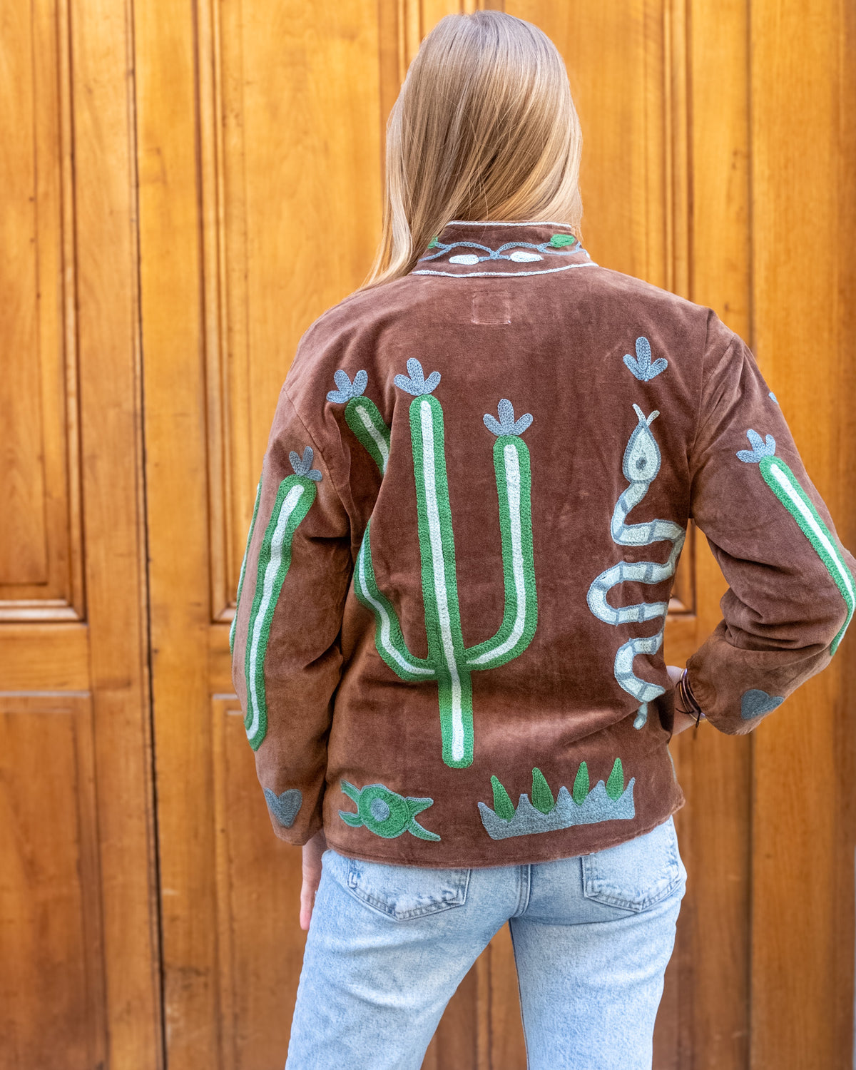 Veste brodée velours brune serpent