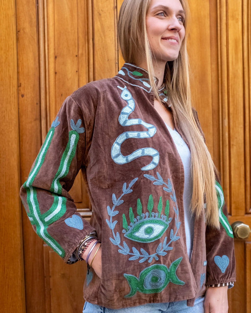 Veste brodée velours brune serpent