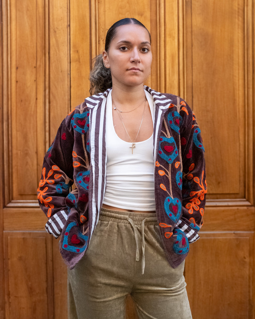 Veste brodée velours brune coeurs bleus