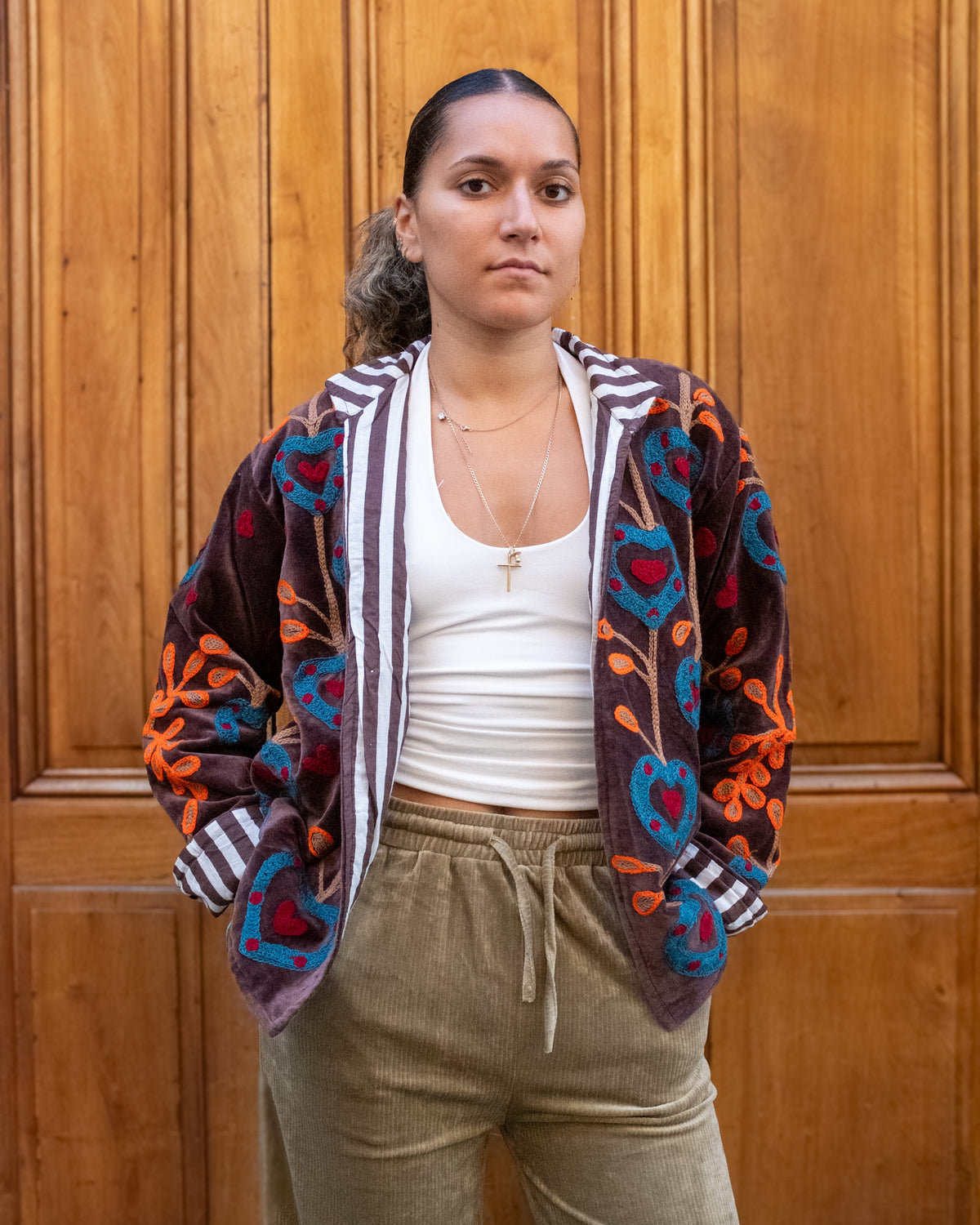 Veste brodée velours brune coeurs bleus