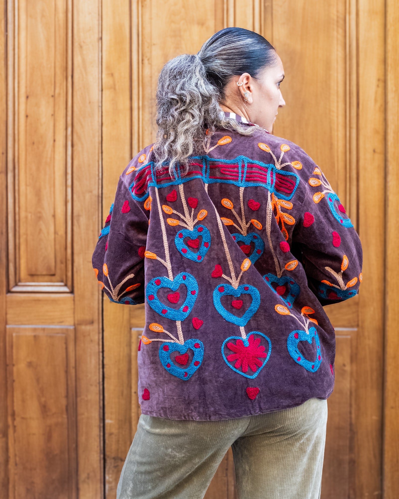 Veste brodée velours brune coeurs bleus