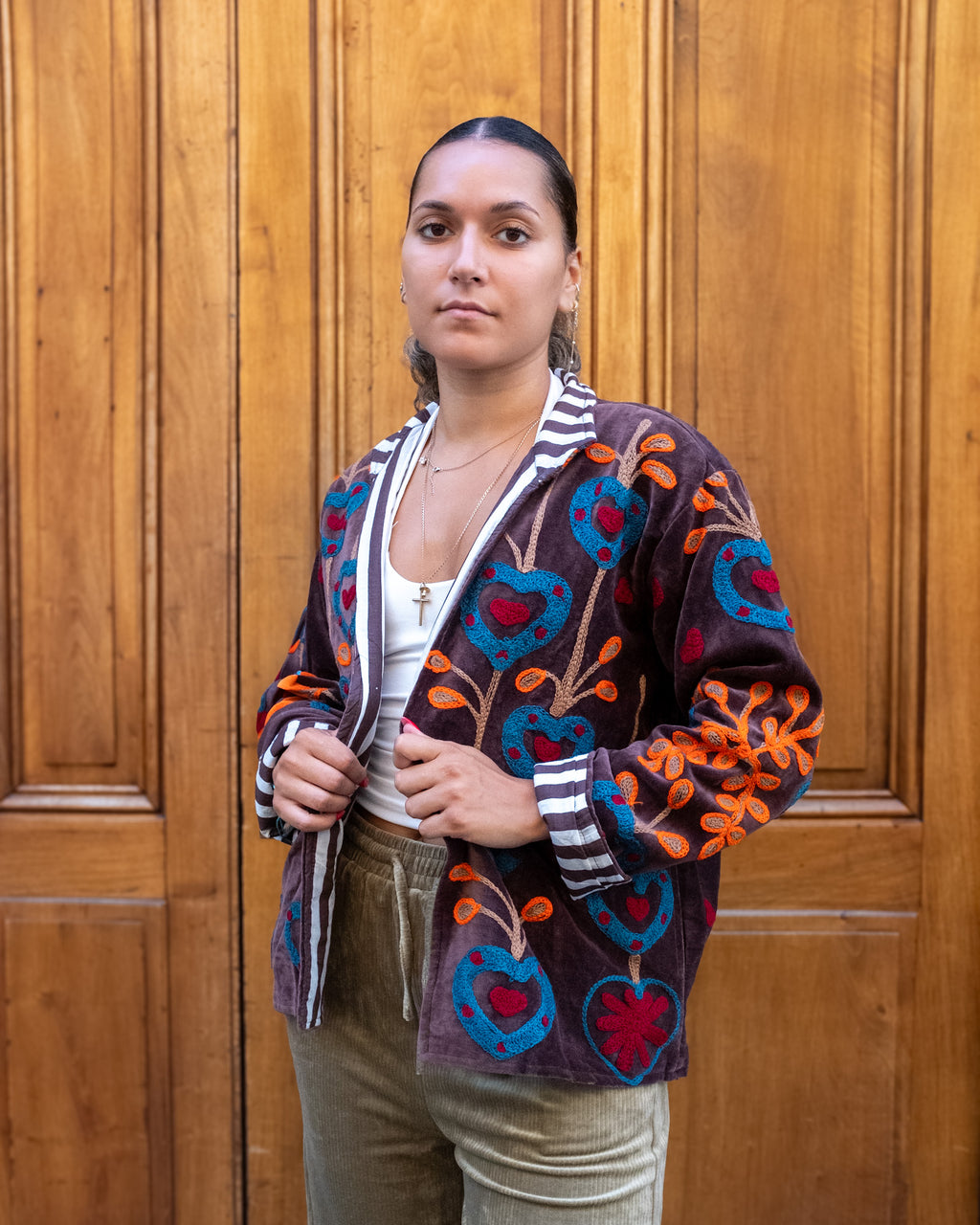 Veste brodée velours brune coeurs bleus