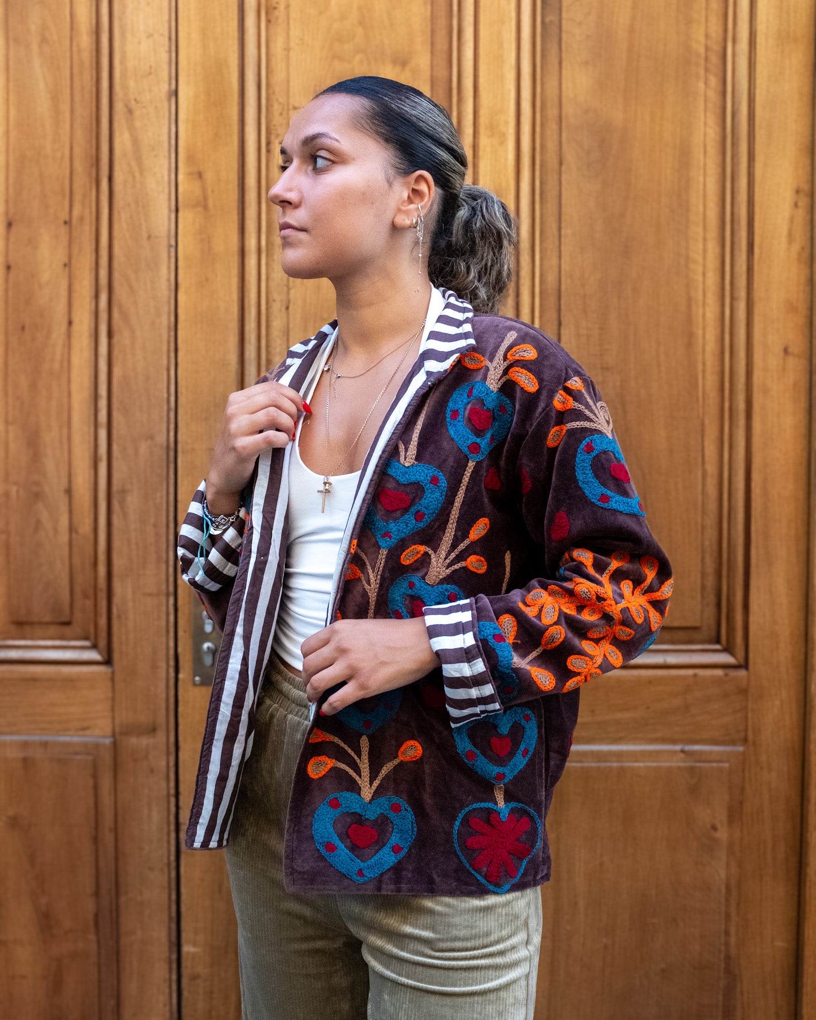 Veste brodée velours brune coeurs bleus