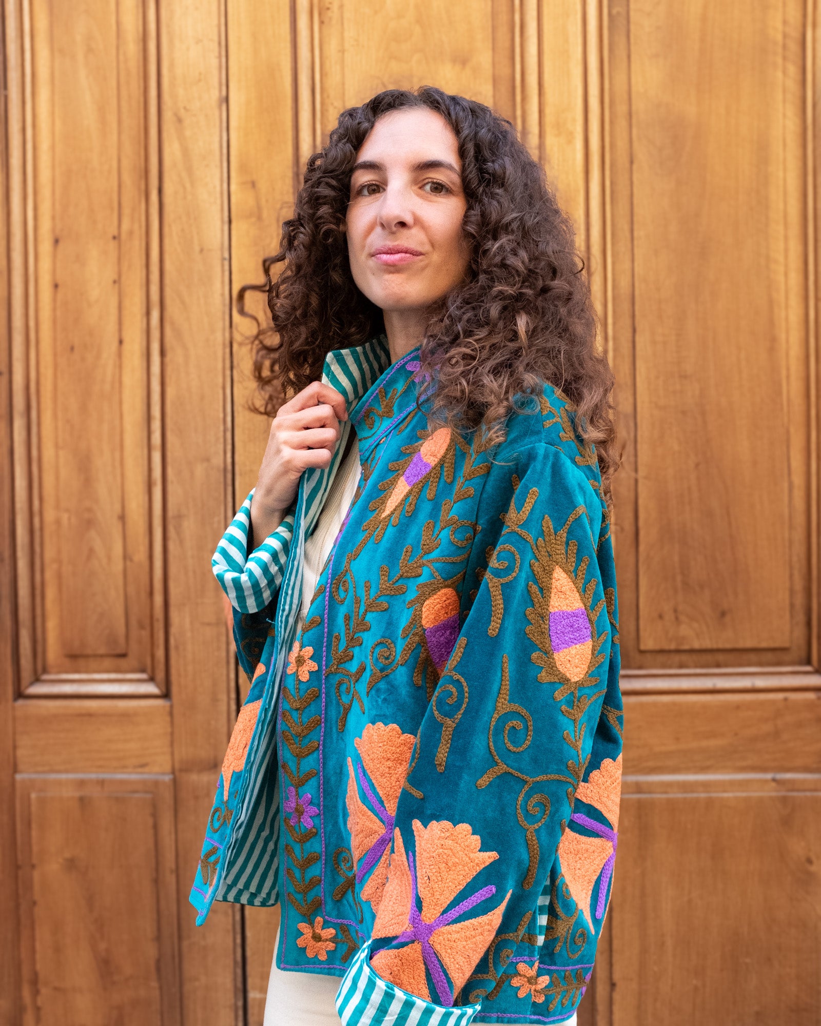 Veste brodée velours vert émeraude fleurs