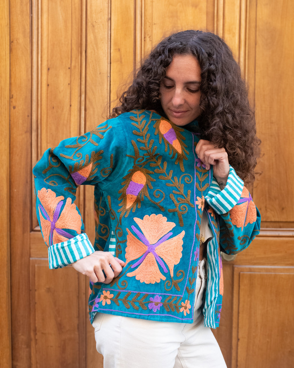 Veste brodée velours vert émeraude fleurs