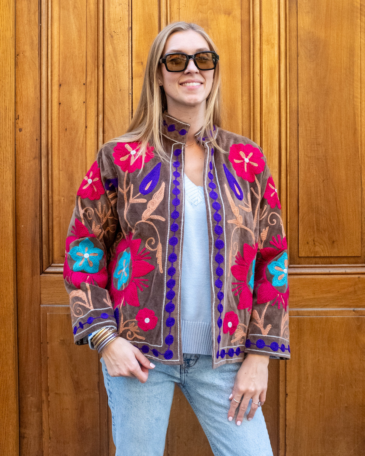 Veste brodée velours brune fleurs roses
