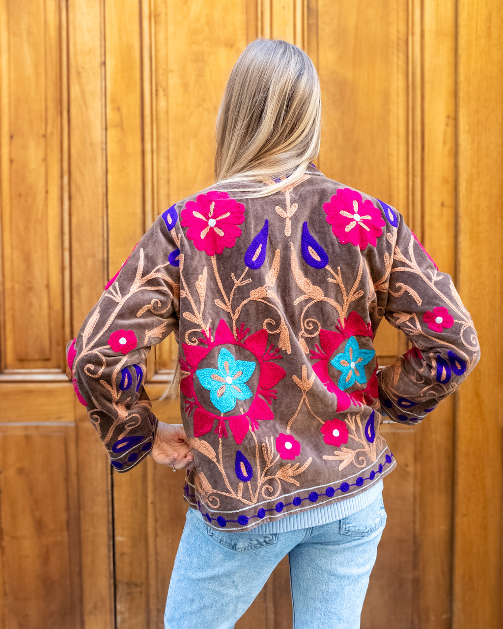 Veste brodée velours brune fleurs roses