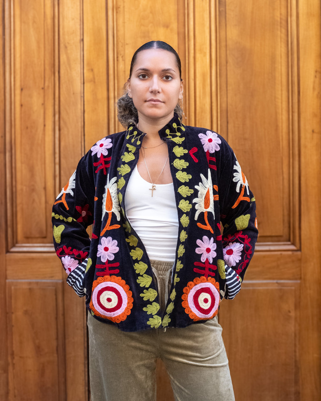 Veste brodée velours noire "love"