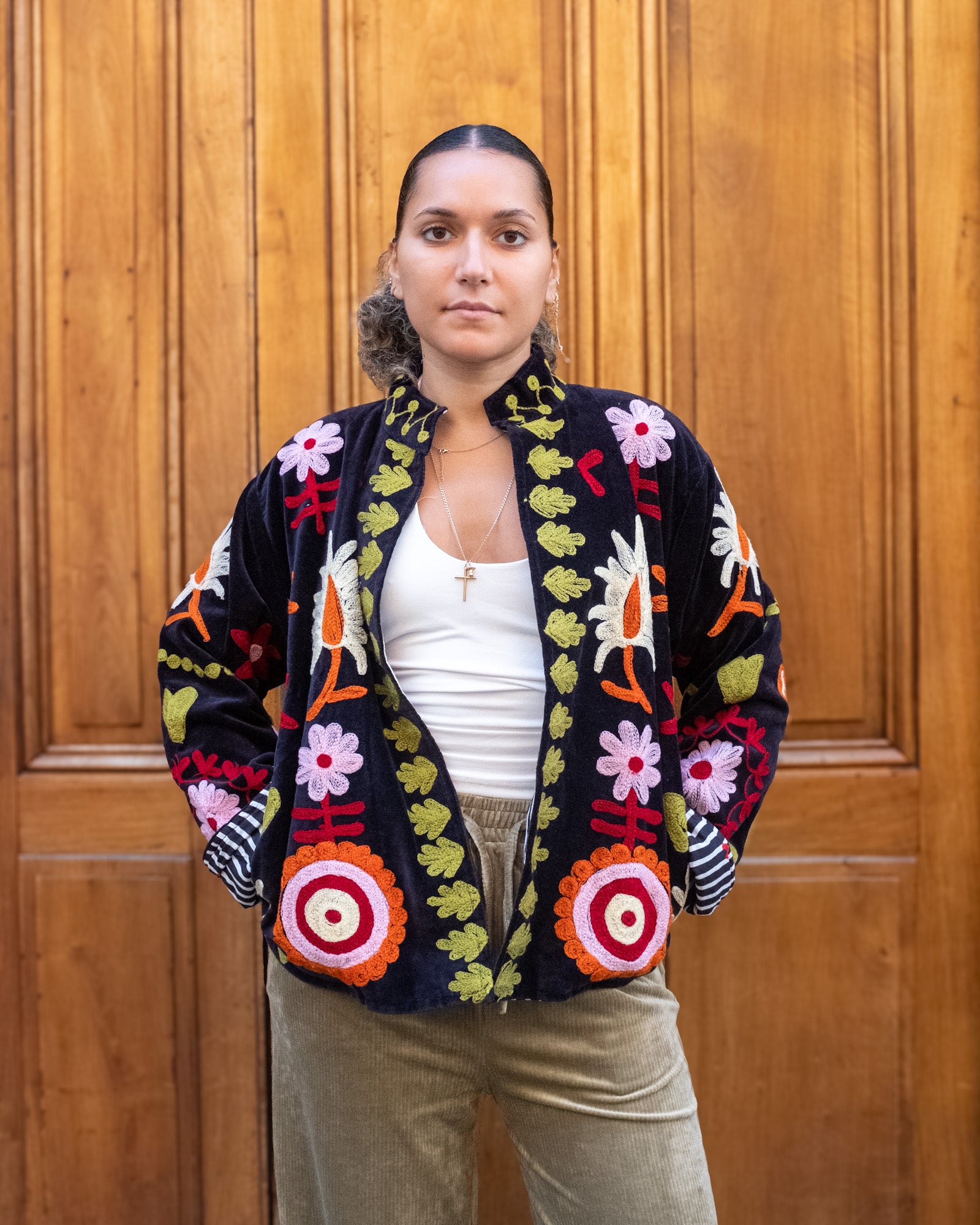Veste brodée velours noire "love"