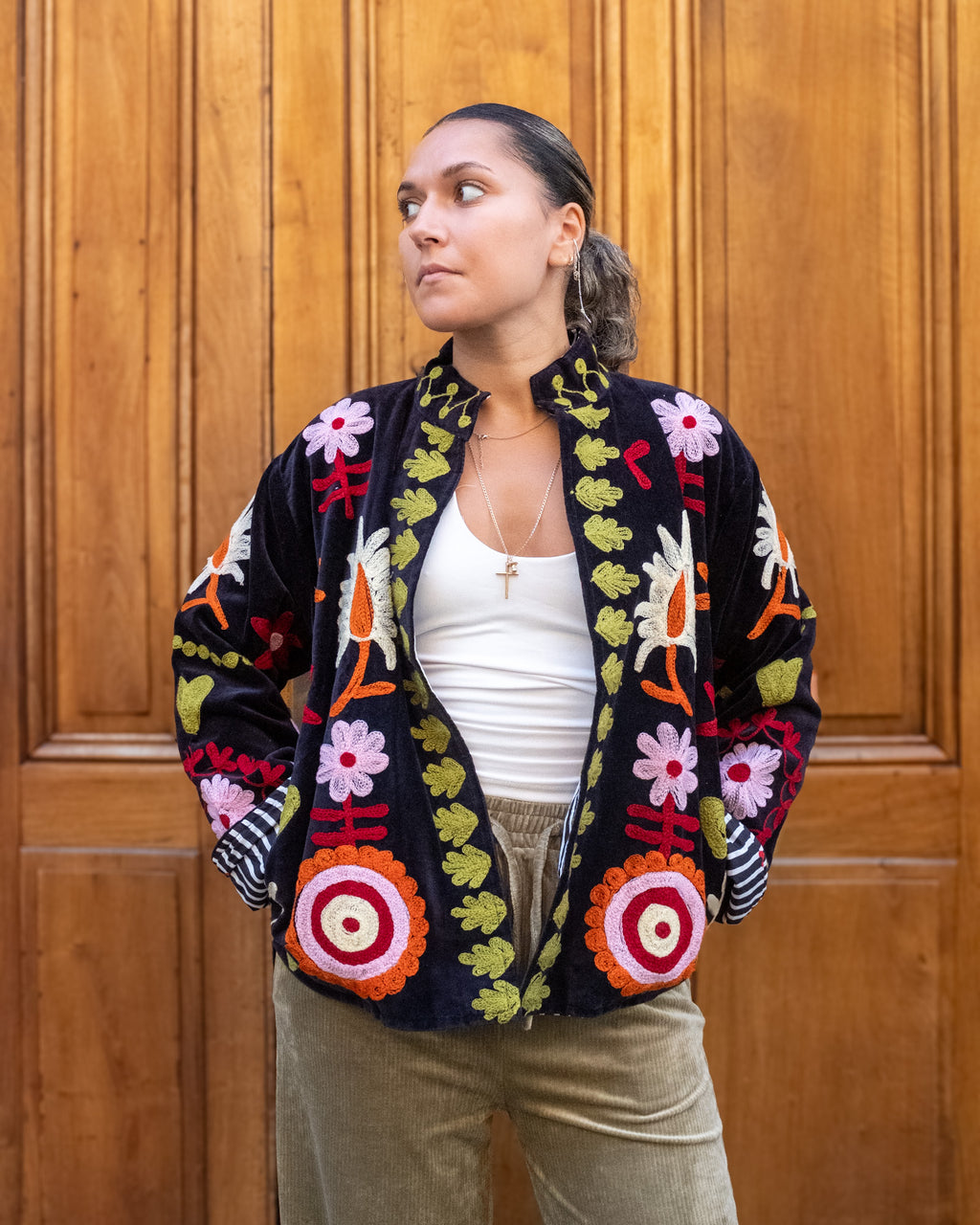 Veste brodée velours noire "love"