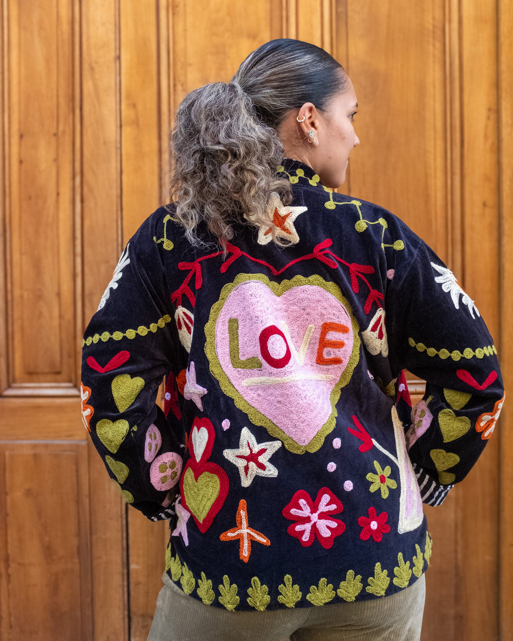 Veste brodée velours noire "love"