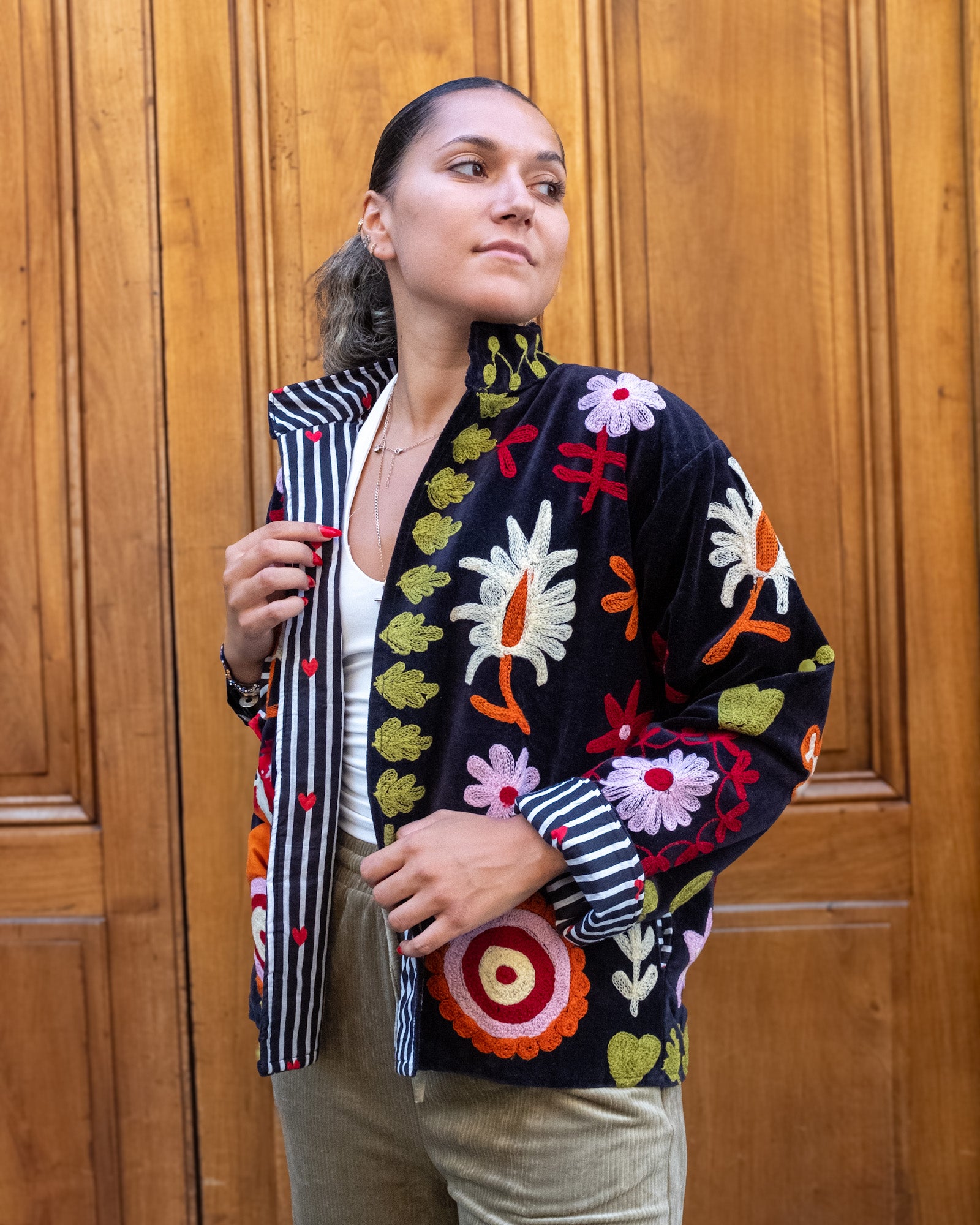 Veste brodée velours noire "love"