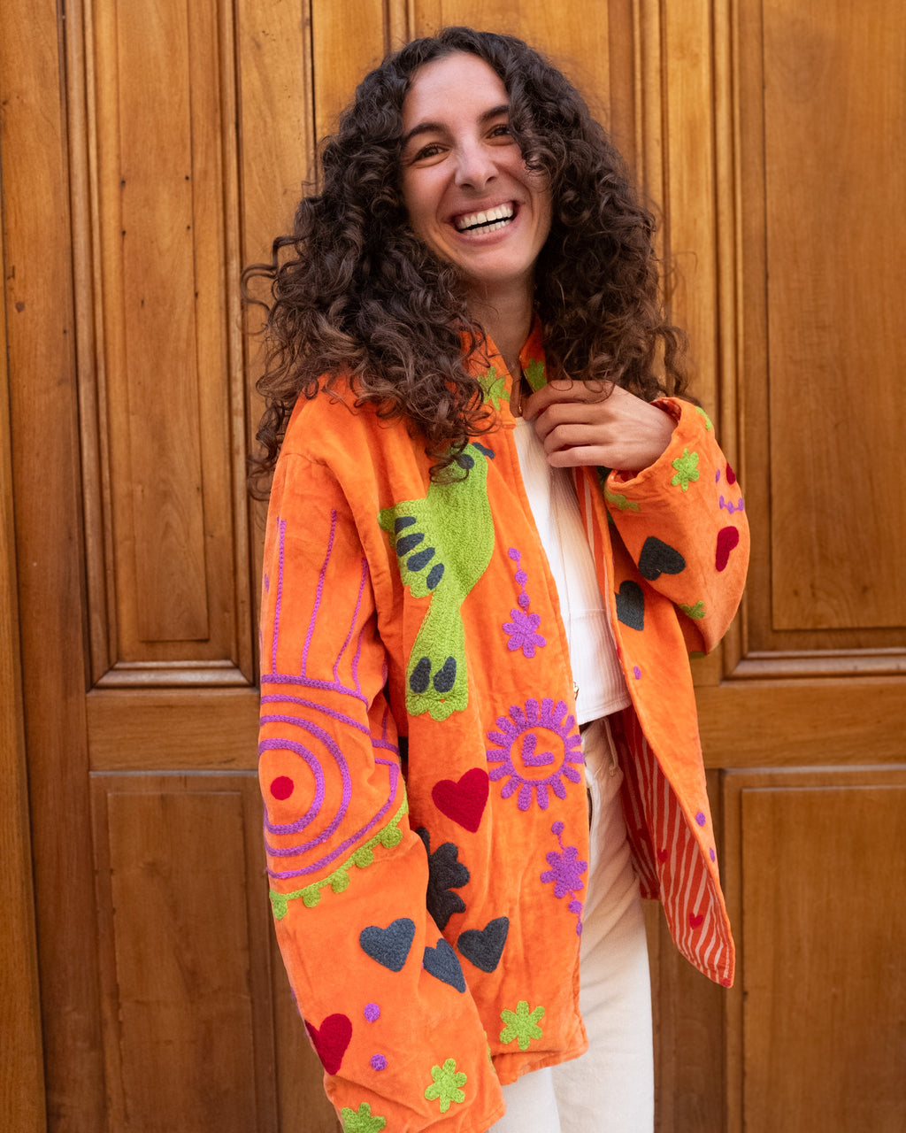 Veste brodée velours orange oiseau vert