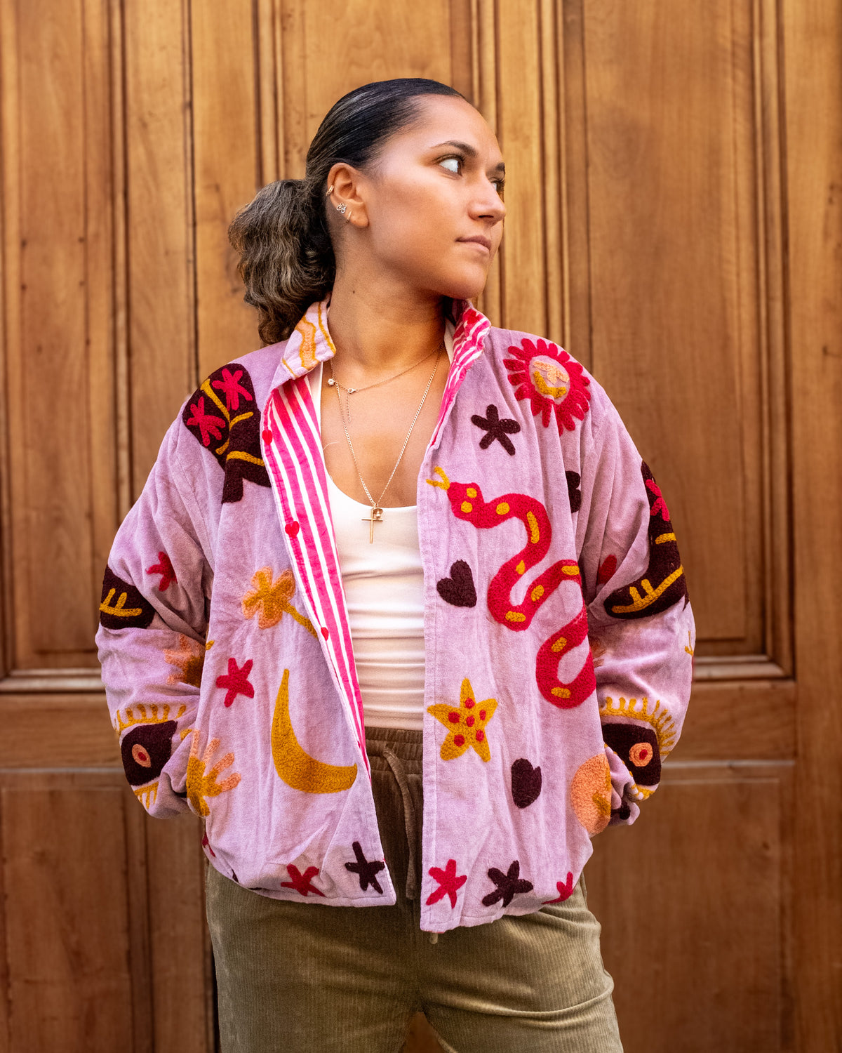 Veste brodée velours brodées rose poudré serpent