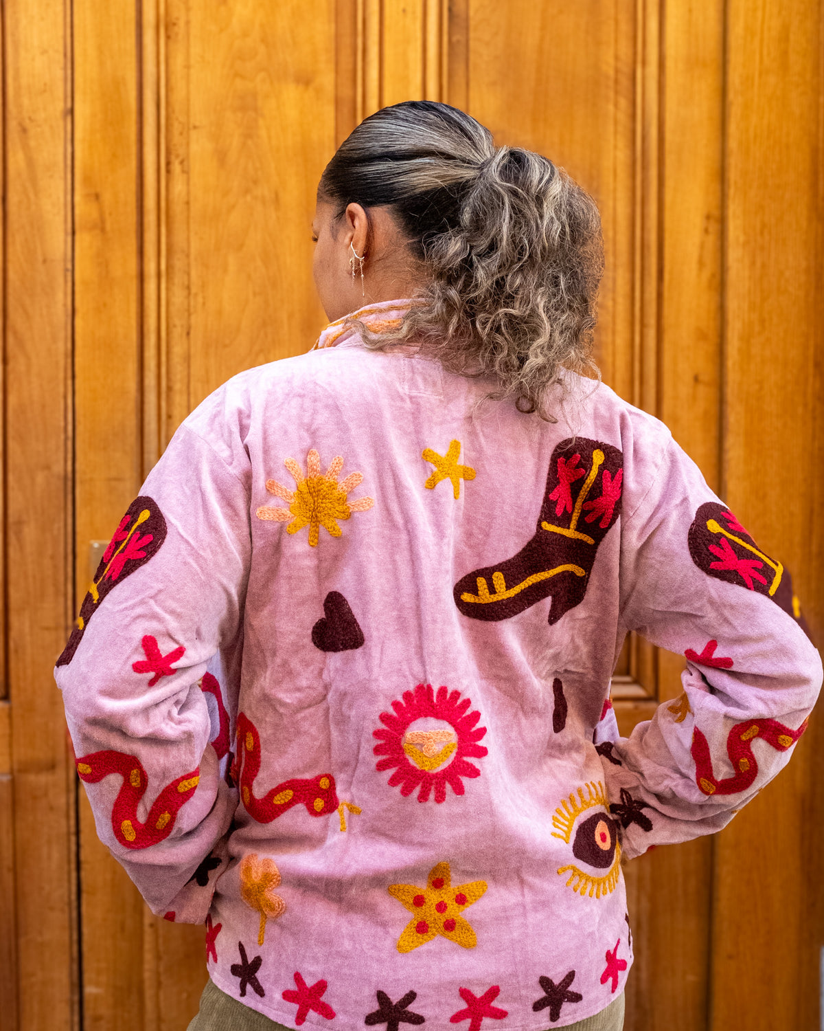 Veste brodée velours brodées rose poudré serpent