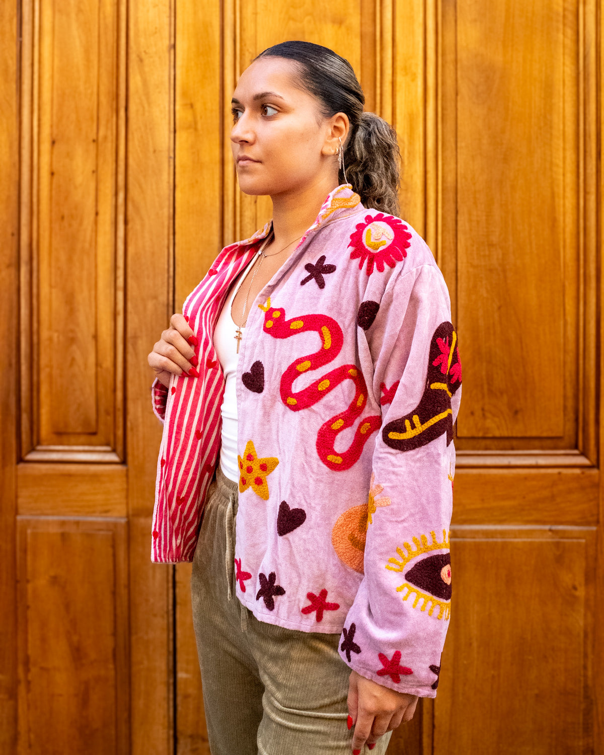 Veste brodée velours brodées rose poudré serpent