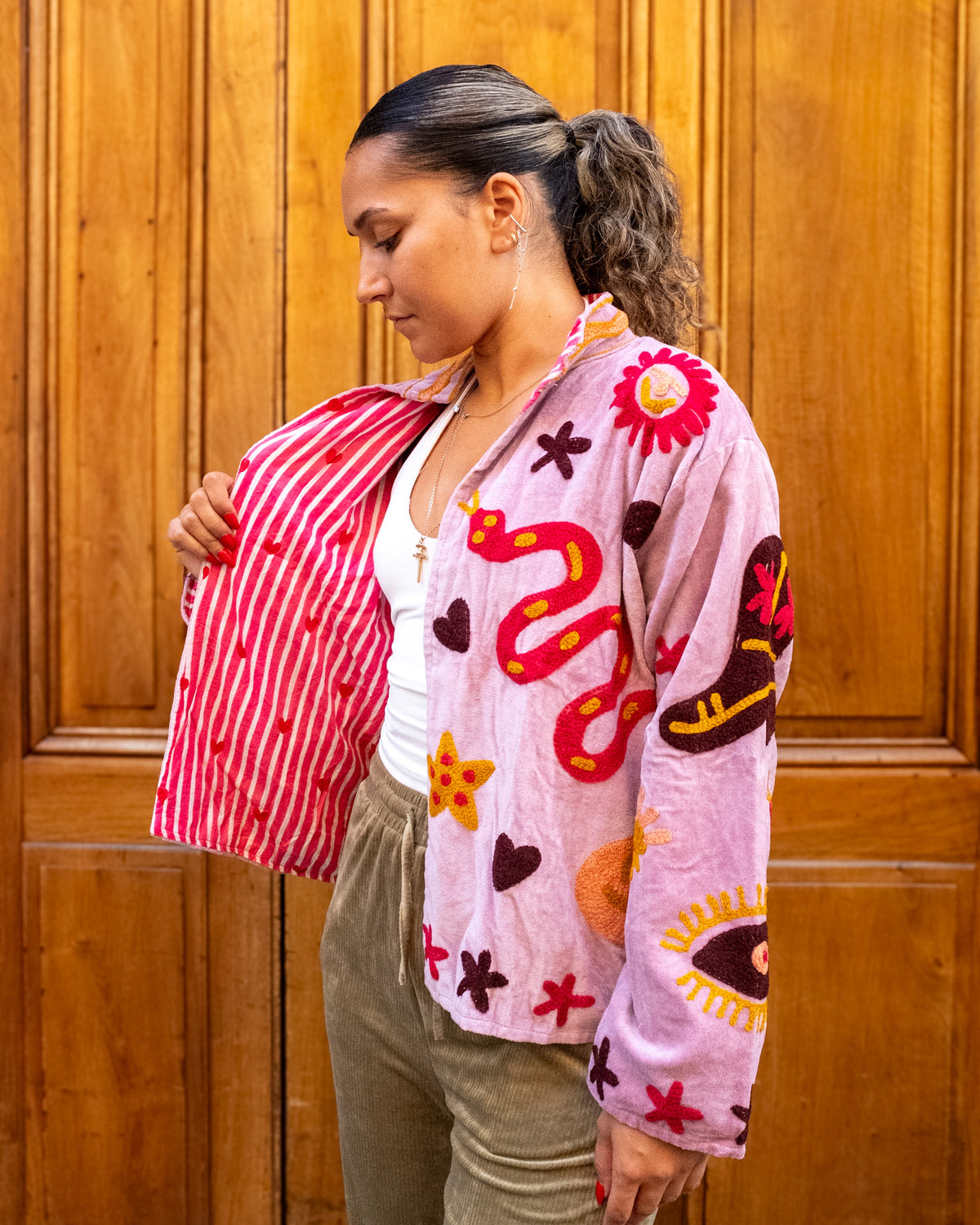 Veste brodée velours brodées rose poudré serpent