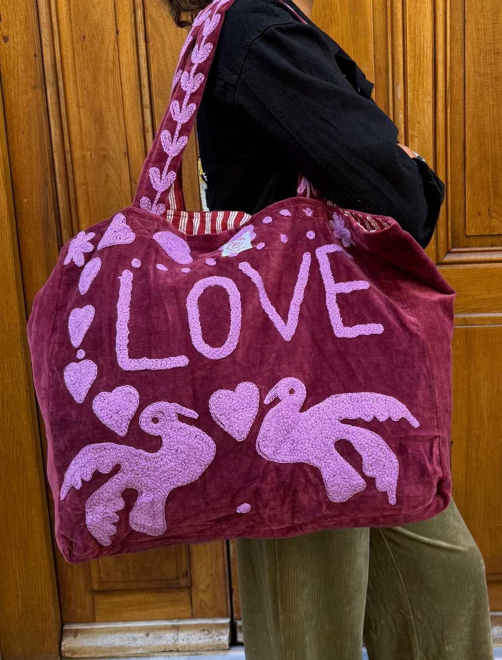 Sac brodé en velours bordeaux et violet LOVE
