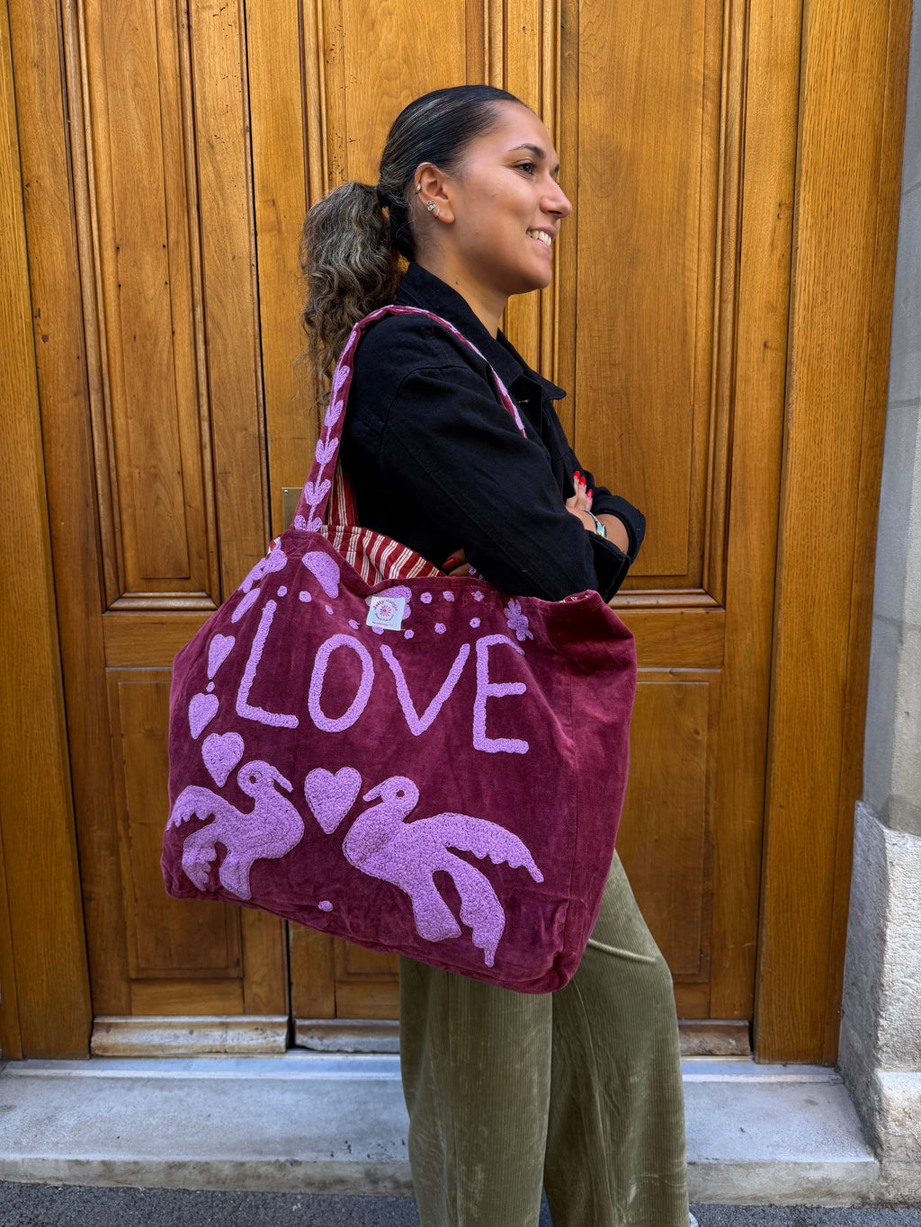 Sac brodé en velours bordeaux et violet LOVE