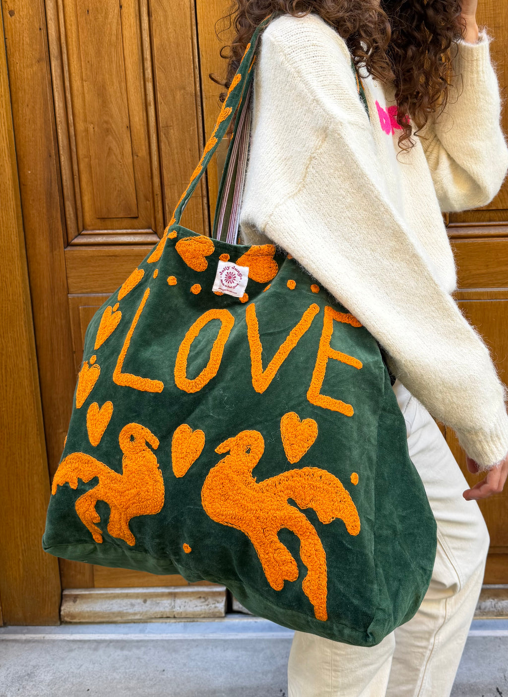 Sac brodé en velours vert et orange LOVE