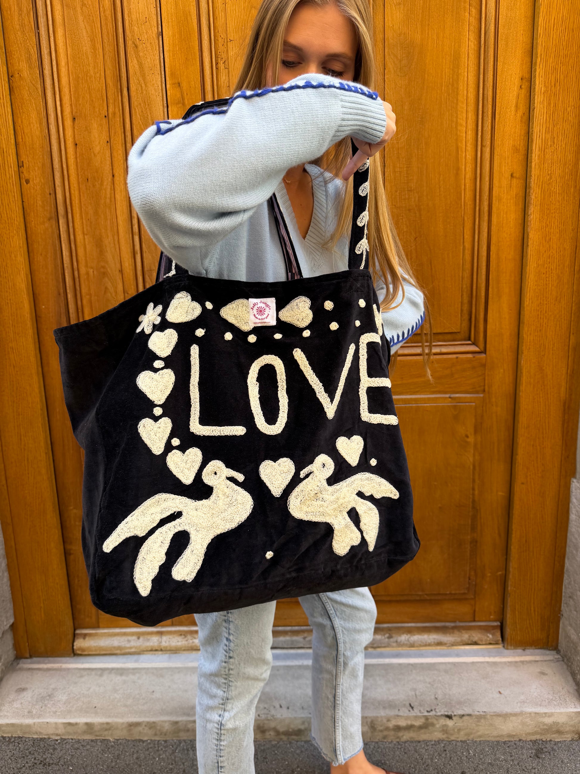 Sac brodé en velours noir et blanc LOVE