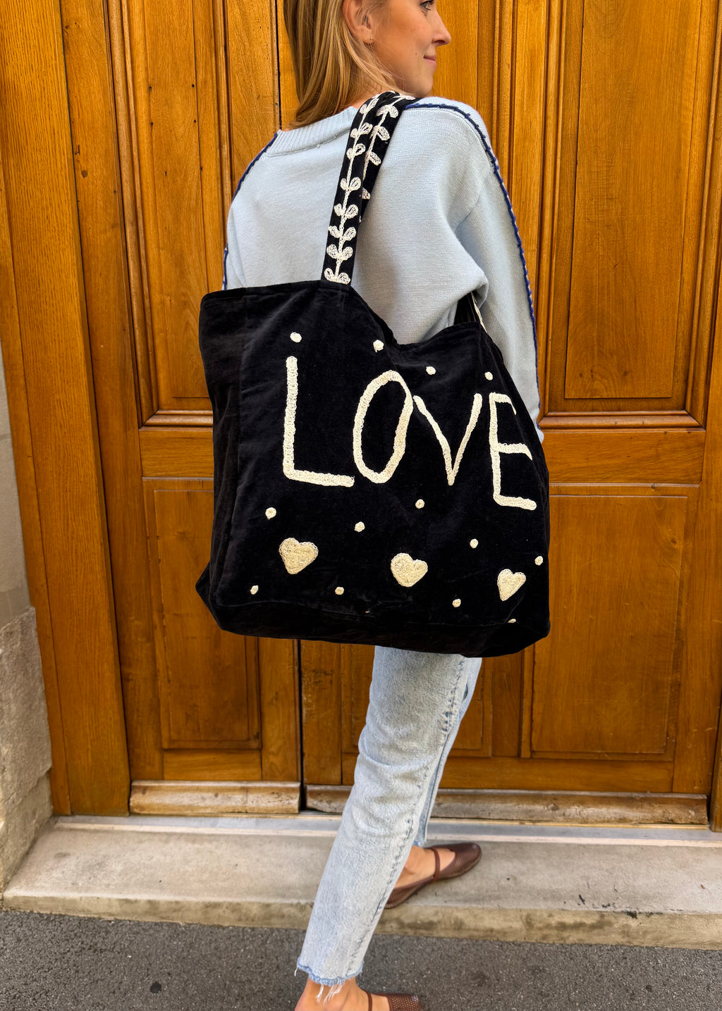 Sac brodé en velours noir et blanc LOVE