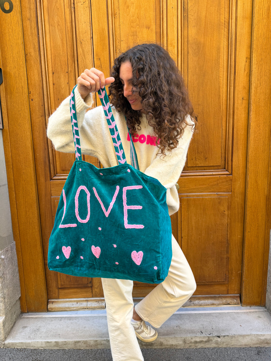 Sac brodé en velours émeraude et rose LOVE