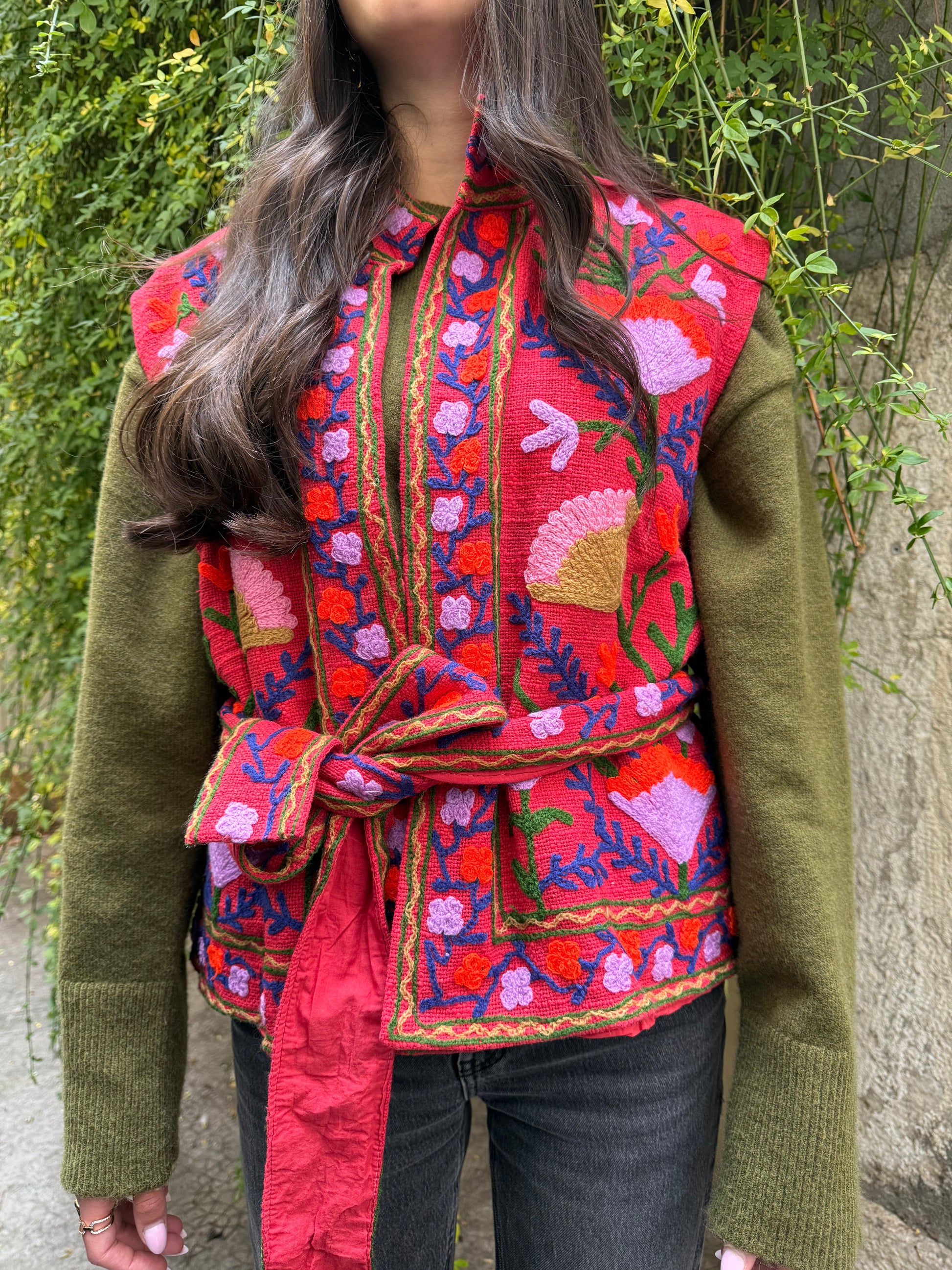 Veste Brodée sans manche rouge