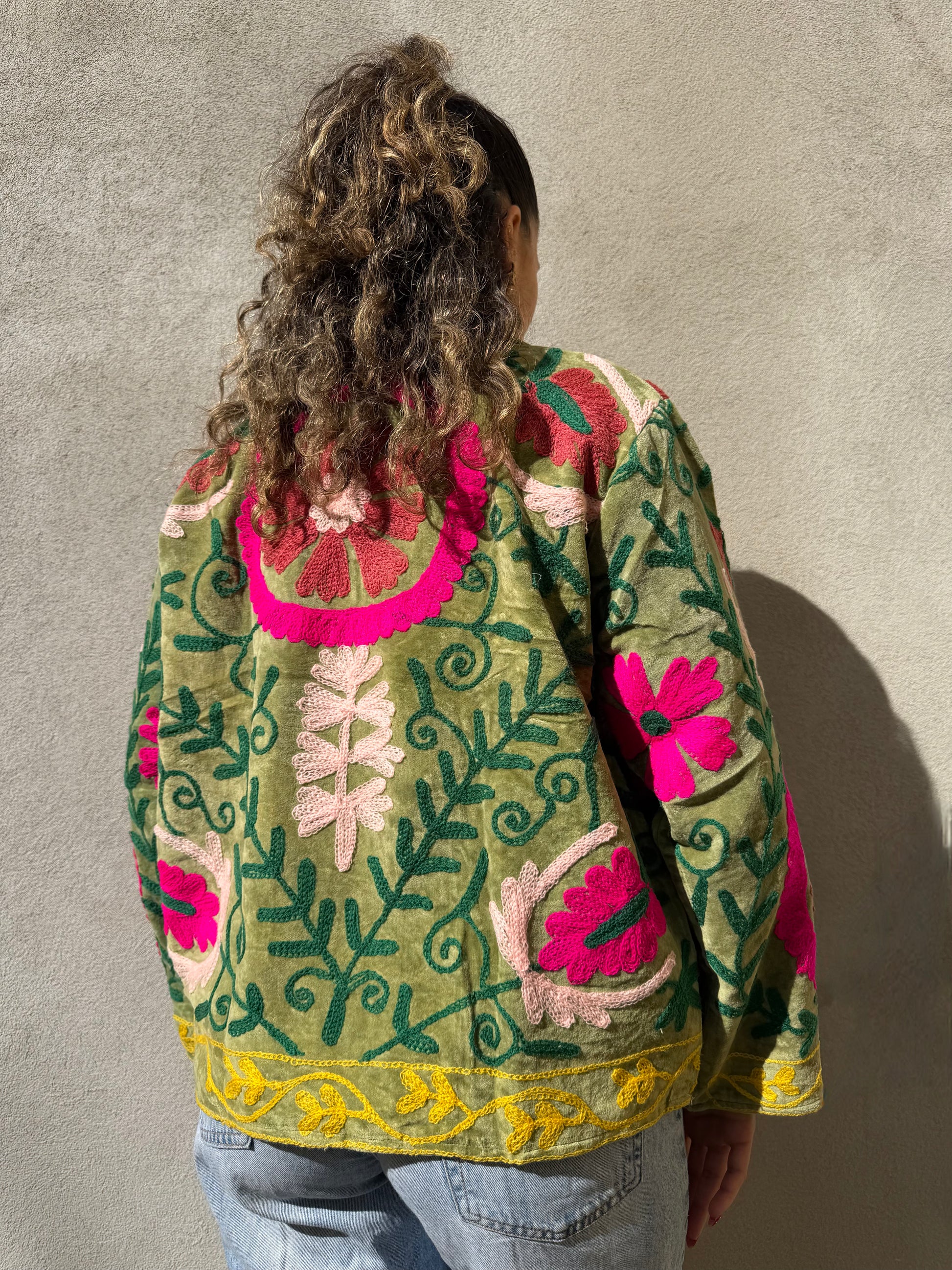 Veste brodée velours fleuri vert clair