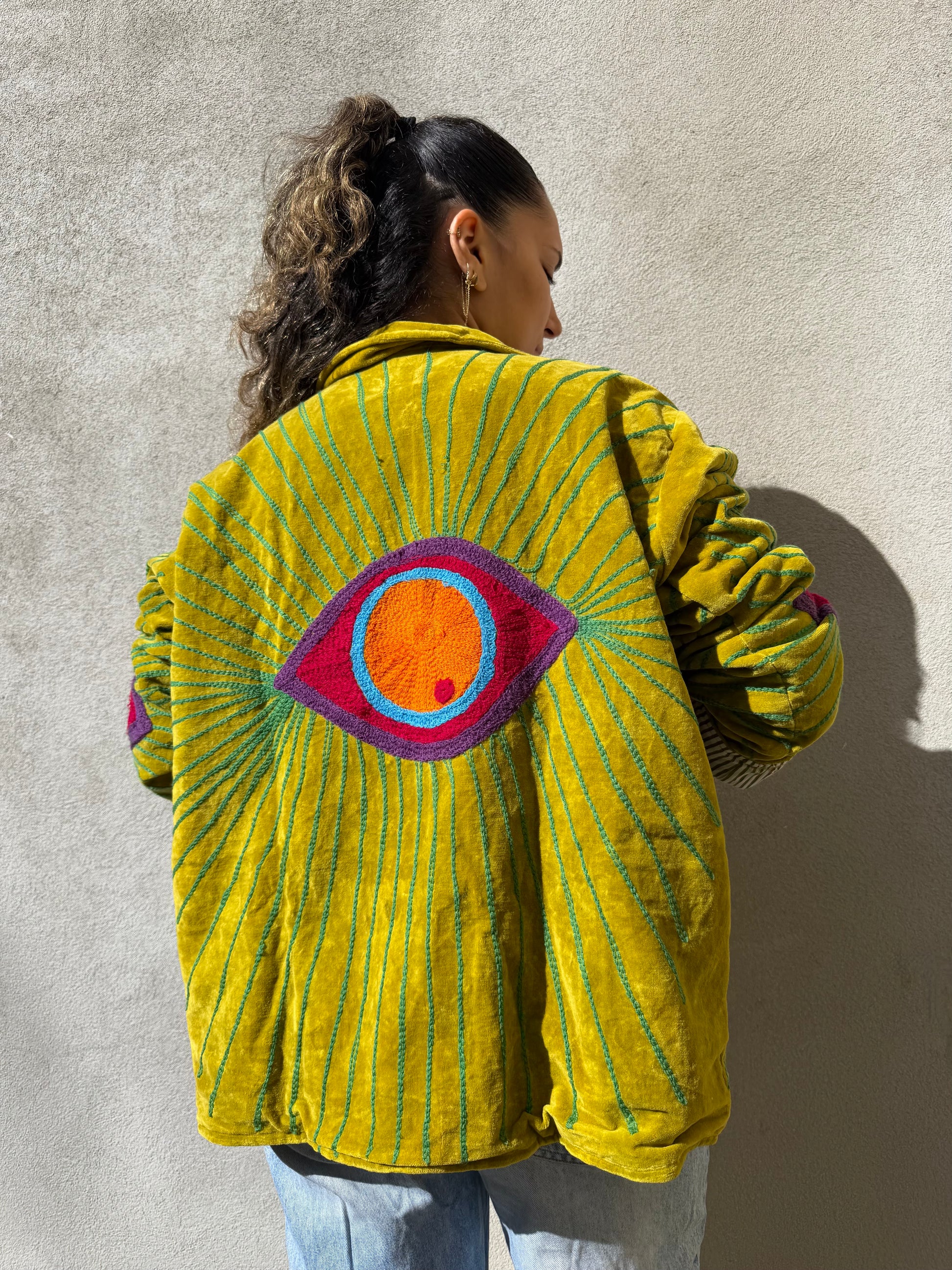 Veste brodée velours œil vert