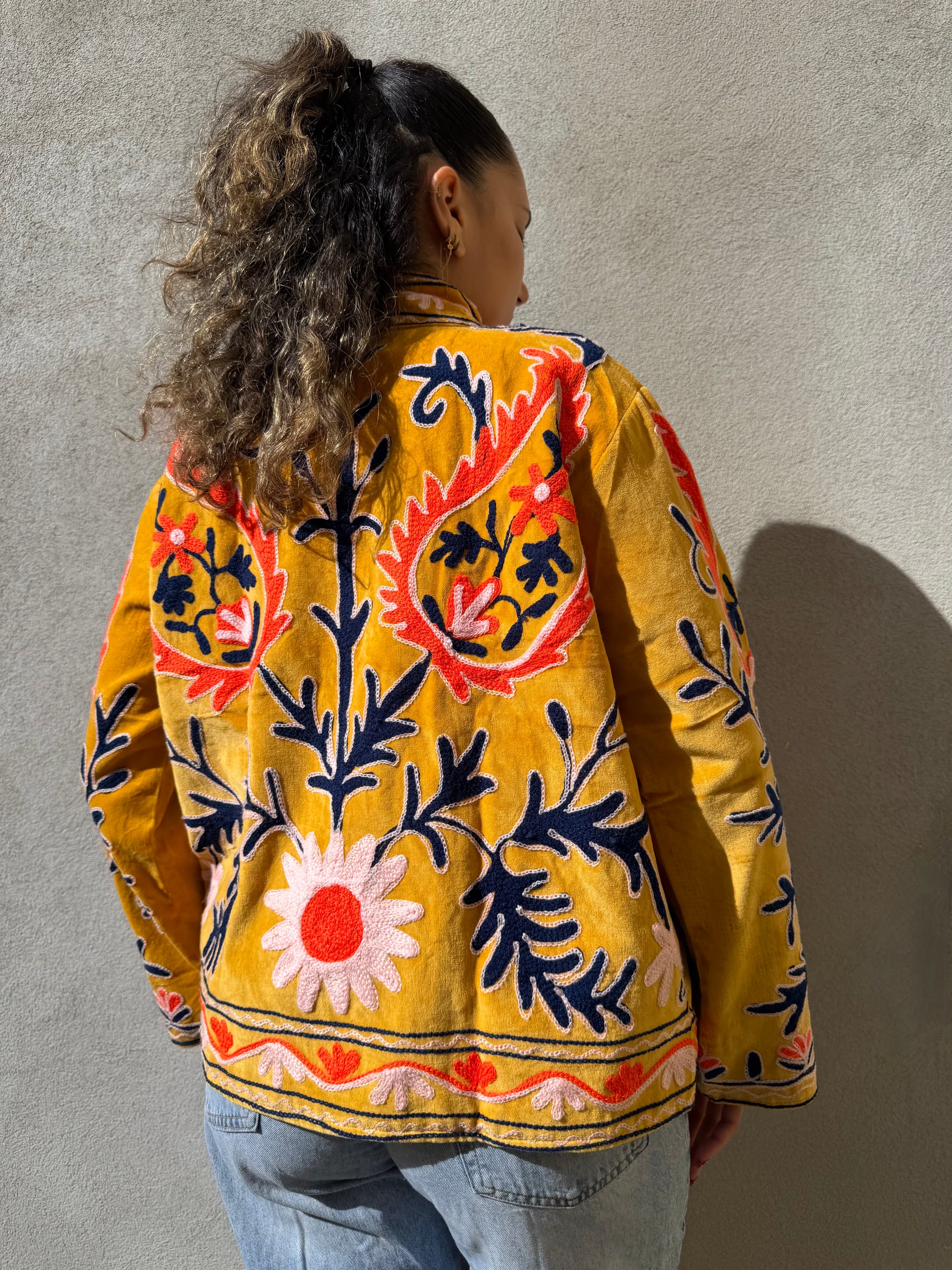 Veste brodée velours jaune