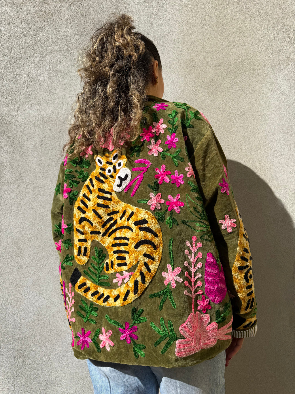 Veste brodée velours kaki tigre