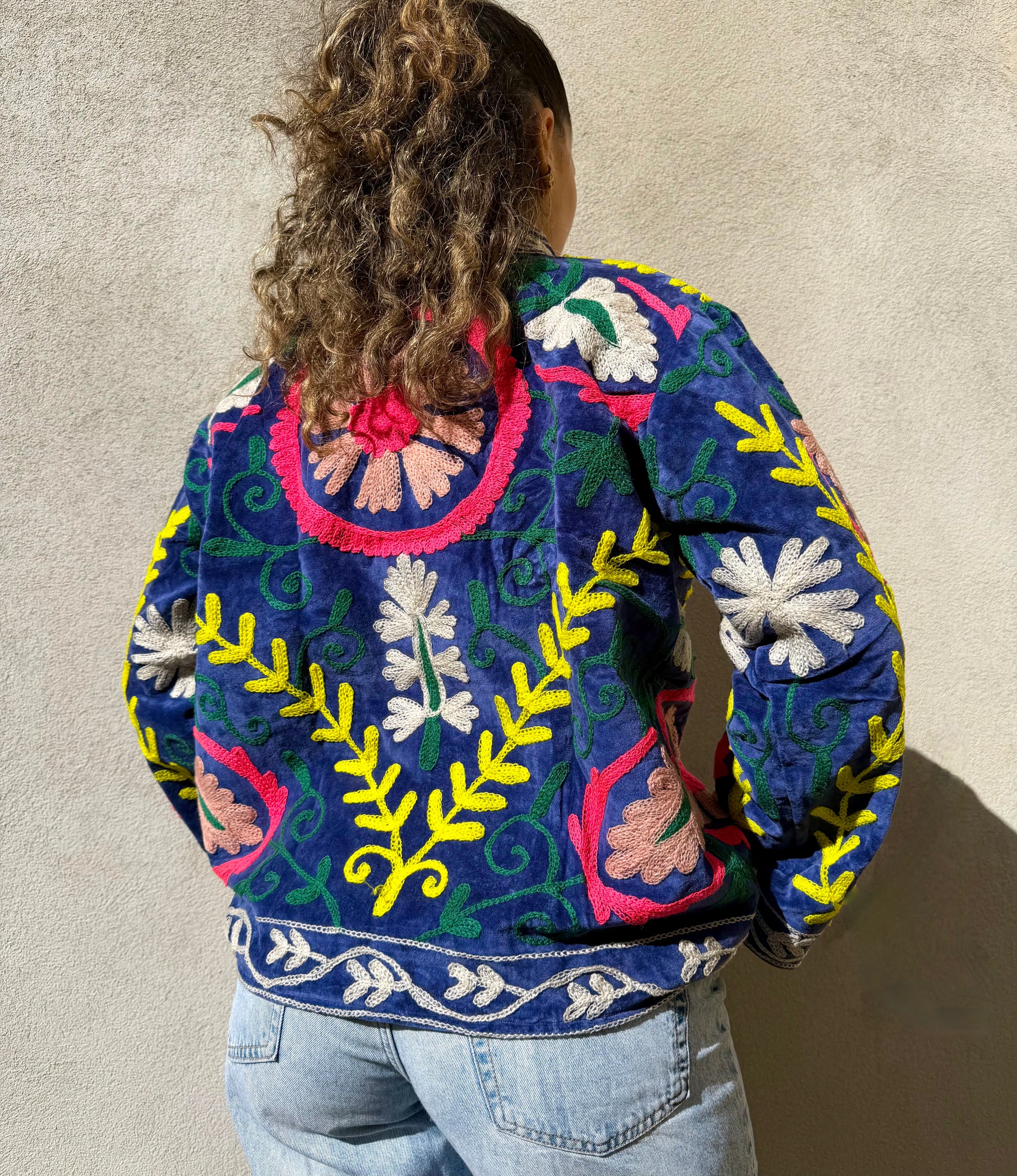 Veste brodée velours fleuri bleu